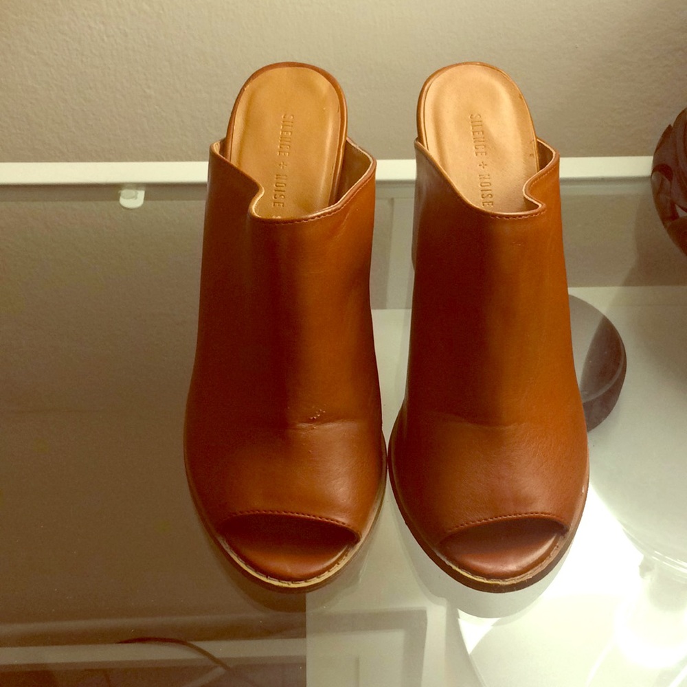 Urban Outfitters Silence + Noise Sloane Heel- Tan